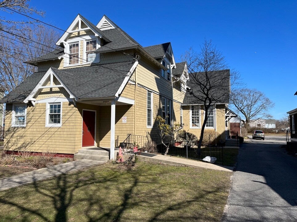 31 Rider Ave, Patchogue, NY à louer Photo principale– Image 1 sur 6