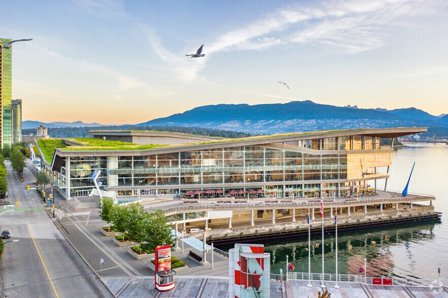 1055 Canada Pl, Vancouver, BC à louer - Photo de l’immeuble – Image 2 sur 18