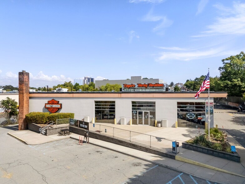 8 Industrial Ln, New Rochelle, NY à vendre - Photo de l’immeuble – Image 1 sur 15