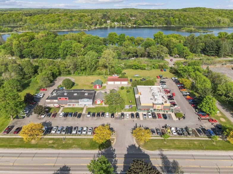 1415-1427 S Milford Rd, Highland, MI à louer - Photo principale – Image 1 sur 16