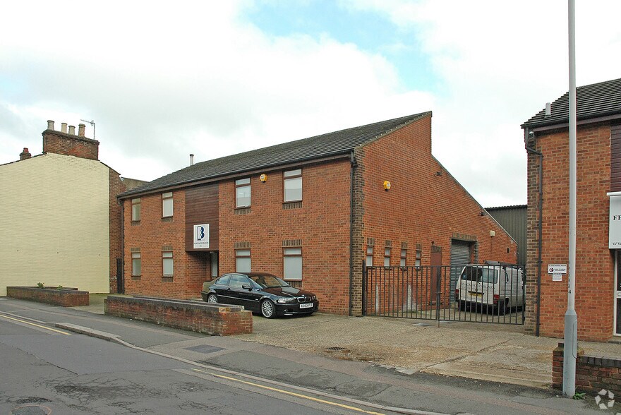25-33 Hastings St, Luton à louer - Photo de l’immeuble – Image 2 sur 3