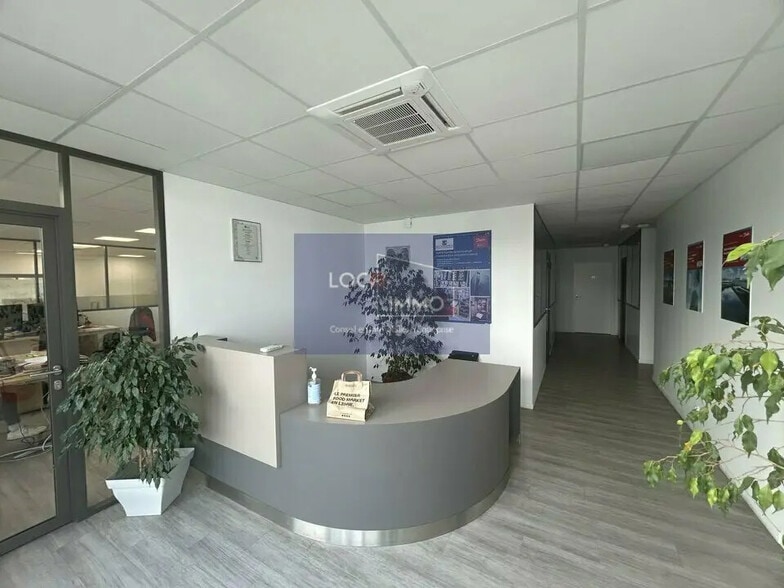 Local d’activités dans Gradignan à louer - Photo de l’immeuble – Image 2 sur 12