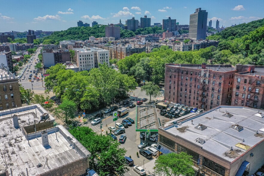 242 Dyckman St, New York, NY à vendre - Photo de l’immeuble – Image 2 sur 10