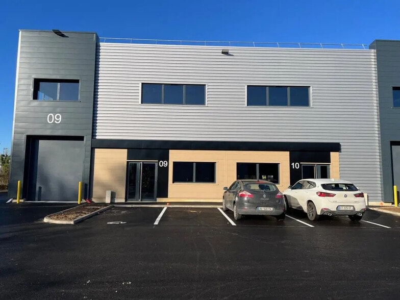 617 Rue Fourny, Buc à louer - Photo de l’immeuble – Image 3 sur 9