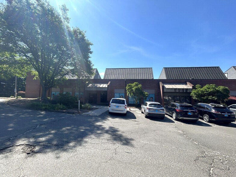 87 Grandview Ave, Waterbury, CT à louer - Photo de l’immeuble – Image 2 sur 2
