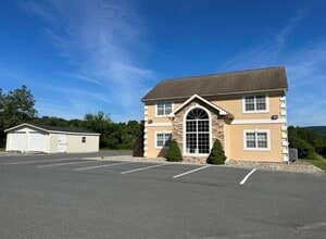 196 W Moorestown Rd, Wind Gap, PA à louer Photo de l’immeuble– Image 1 sur 2