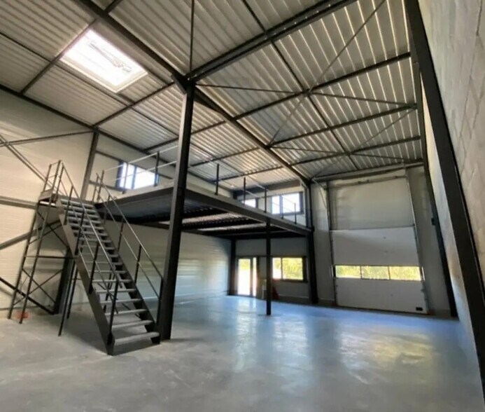 Local d'activités dans Valence à vendre - Photo de l’immeuble – Image 3 sur 6