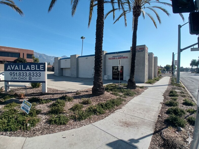 1595 W Foothill Blvd, Upland, CA à louer - Photo principale – Image 1 sur 23