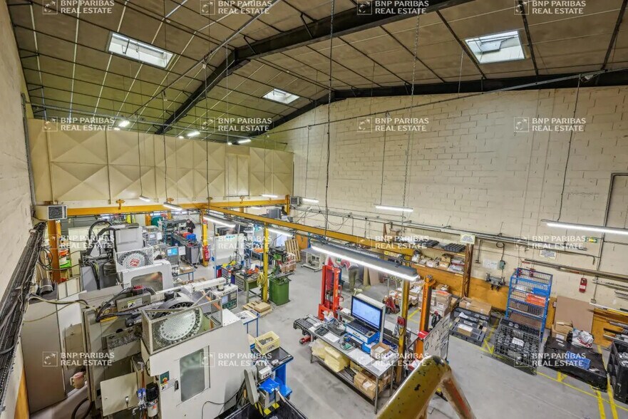 Local d’activités dans Chennevières-sur-Marne à louer - Photo intérieure – Image 2 sur 10