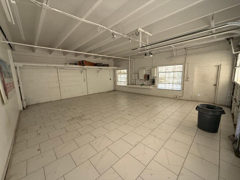 6005 Charlotte Pike, Nashville, TN à louer - Photo de l’immeuble – Image 3 sur 9