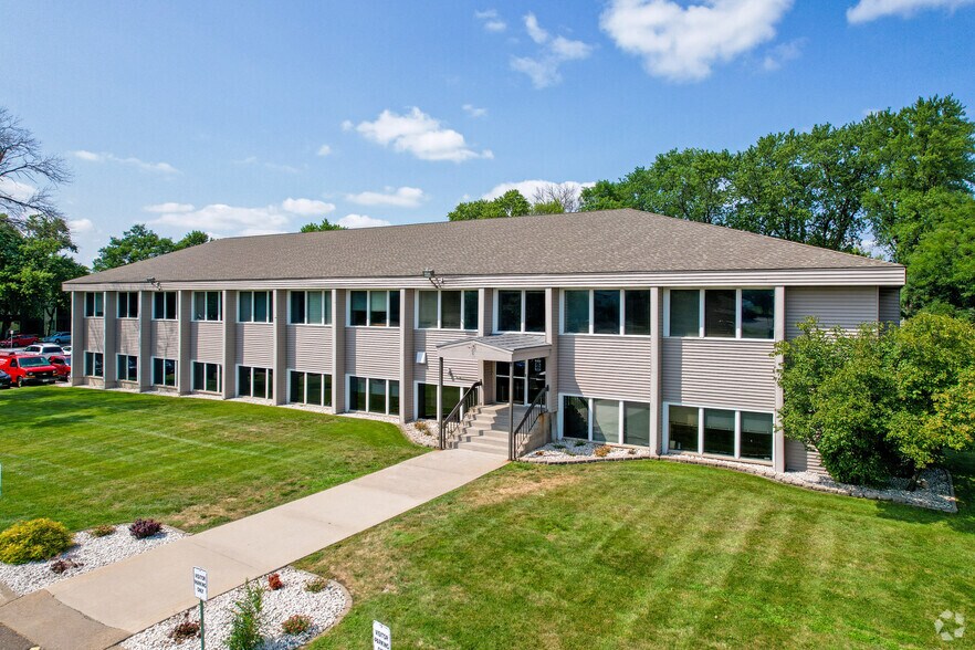 2345 Rice St, Roseville, MN à louer - Photo principale – Image 1 sur 5