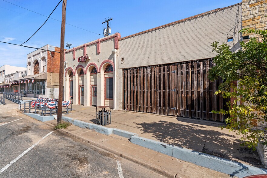 218 N Main St, Rockdale, TX à vendre - Photo de l’immeuble – Image 3 sur 17