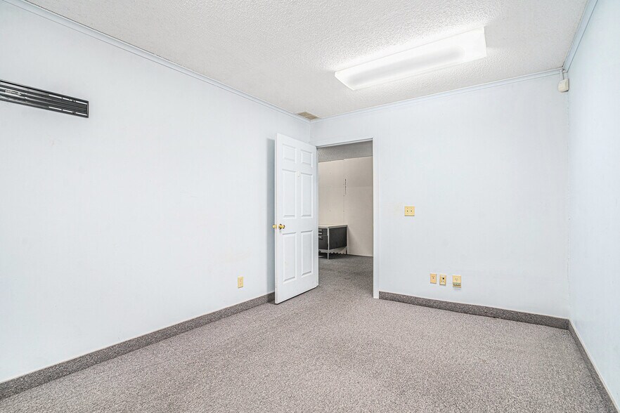 1707 Miller Rd, Kalamazoo, MI à vendre - Photo intérieure – Image 3 sur 30