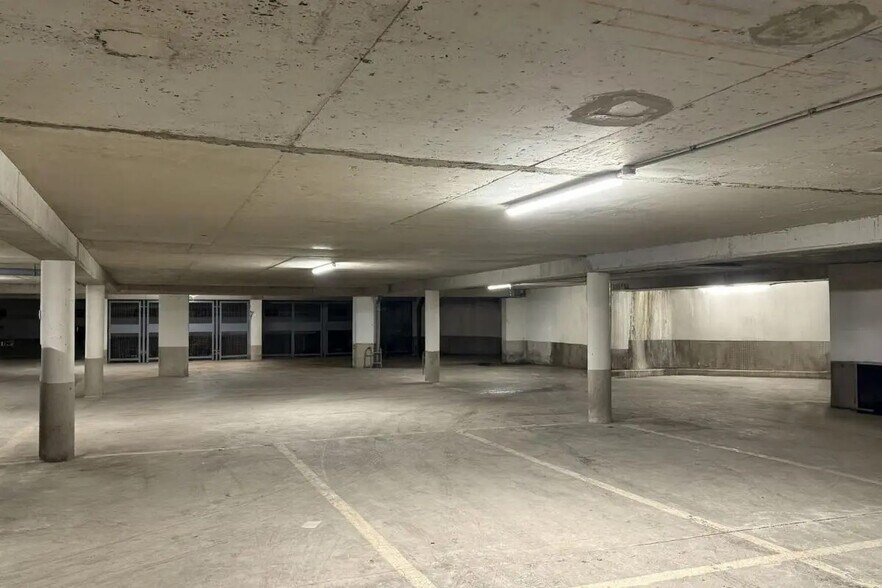 Industriel/Logistique dans Paris à louer - Photo de l’immeuble – Image 3 sur 6