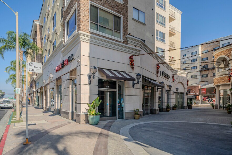 580 N Atlantic Blvd, Monterey Park, CA à louer - Photo de l’immeuble – Image 3 sur 119