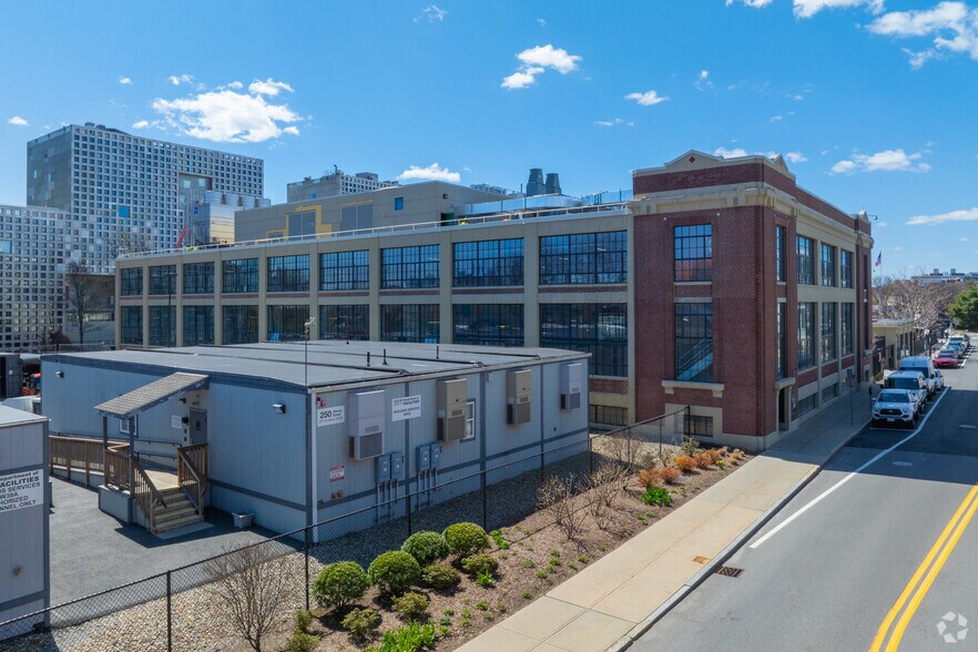 270 Albany St, Cambridge, MA à louer - Photo de l’immeuble – Image 2 sur 5