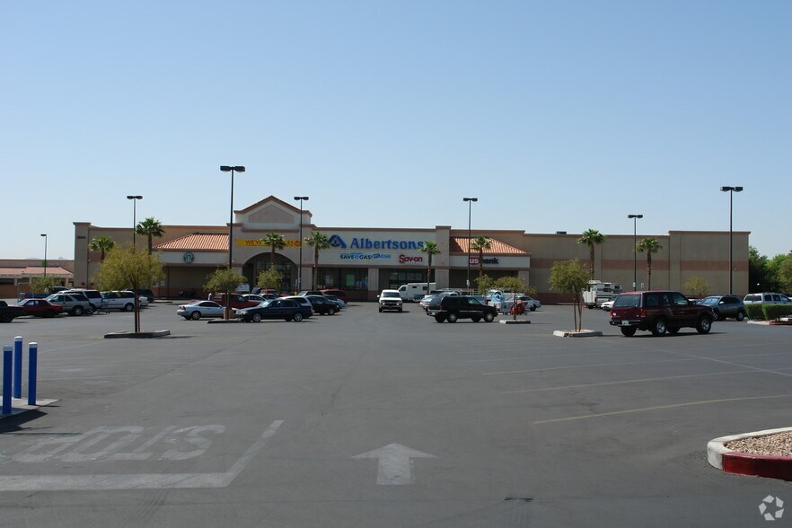2833-2949 E Desert Inn Rd, Las Vegas, NV à louer - Photo de l’immeuble – Image 2 sur 8