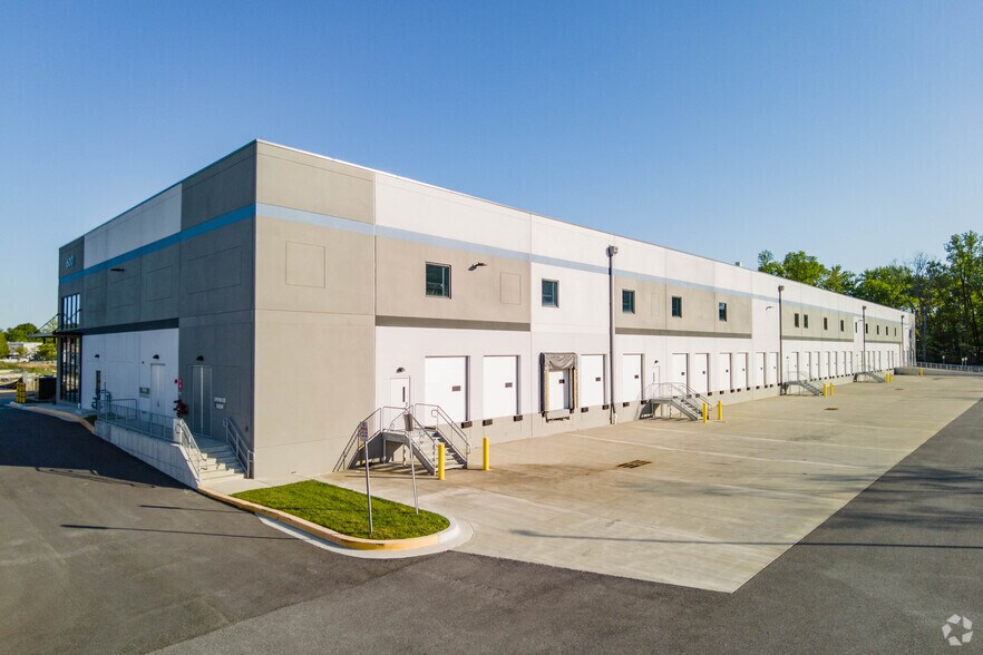 6001 Fallard Dr, Upper Marlboro, MD à louer - Photo de l’immeuble – Image 3 sur 5