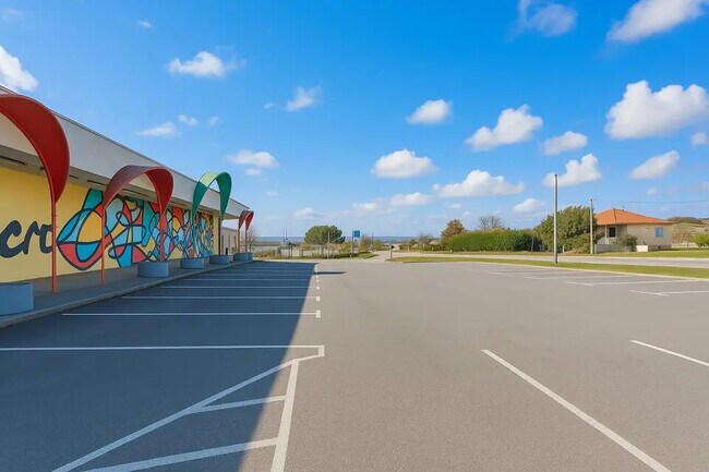 Plus de détails pour 4 Route National Za Le Perelly, Bourgoin-Jallieu - Local commercial à vendre