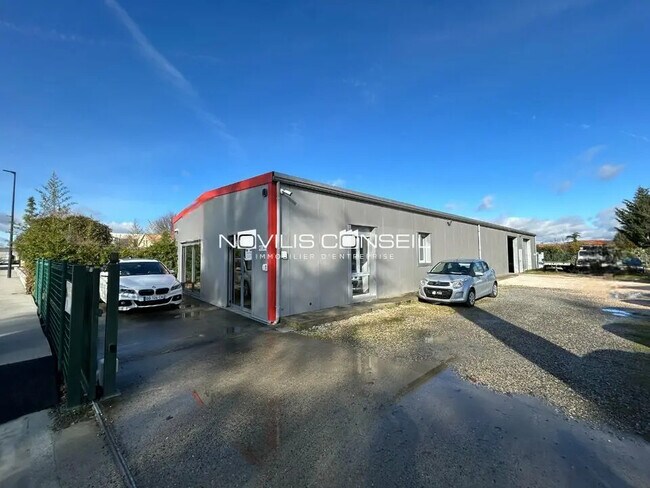 Plus de détails pour Local d'activités à louer