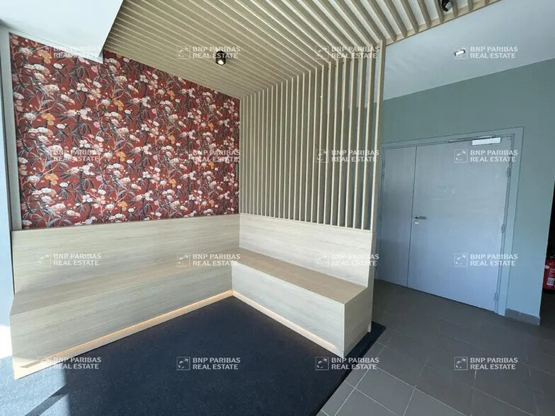 Bureau dans La Chapelle-sur-Erdre à louer - Hall d’entrée – Image 2 sur 7
