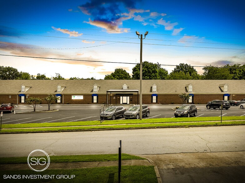 32 Conrad Dr, Jackson, TN à vendre - Photo principale – Image 1 sur 5