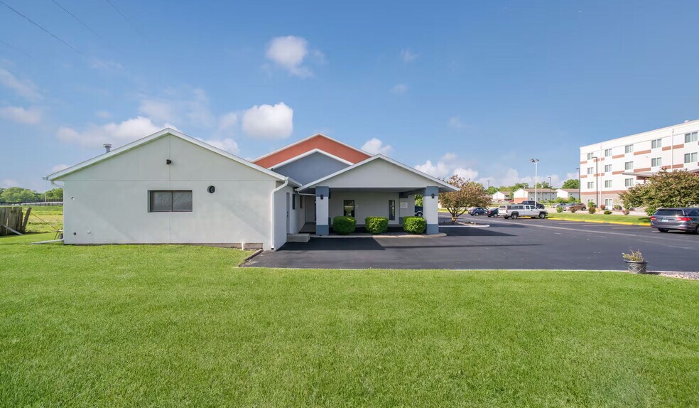 1606 W Fayette Ave, Effingham, IL à vendre - Photo de l’immeuble – Image 2 sur 13