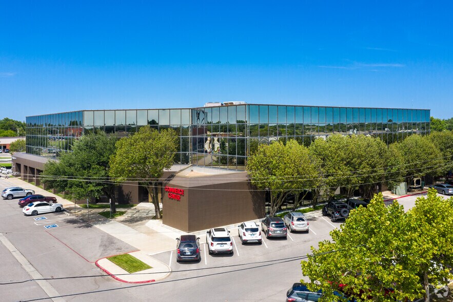 9520 N May Ave, Oklahoma City, OK à louer - Photo principale – Image 1 sur 18