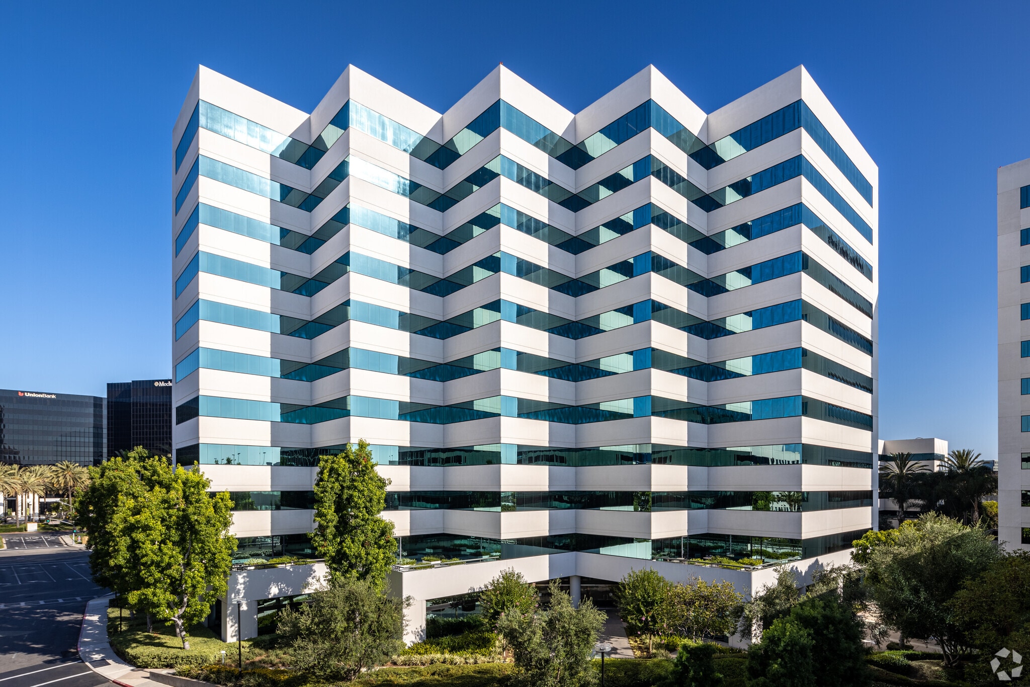 18201 Von Karman Ave, Irvine, CA à louer Photo de l’immeuble– Image 1 sur 44