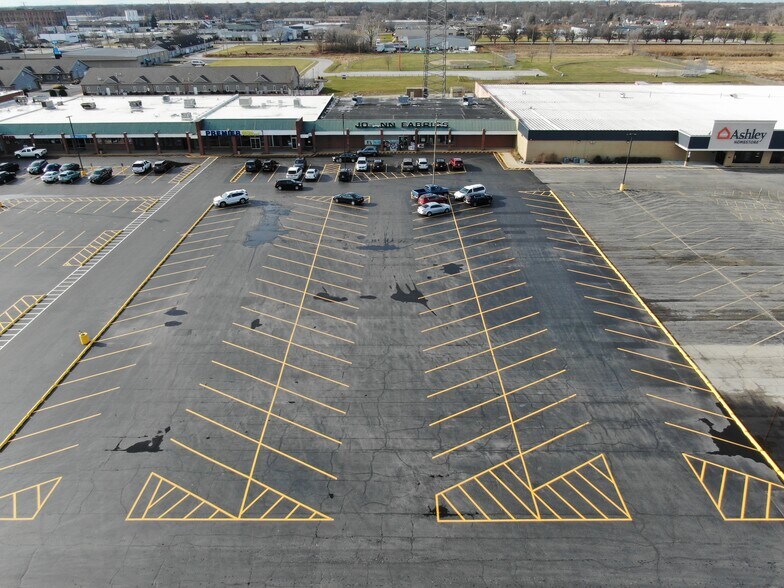 95 Village Sq, Bradley, IL à louer - Photo de l’immeuble – Image 3 sur 5