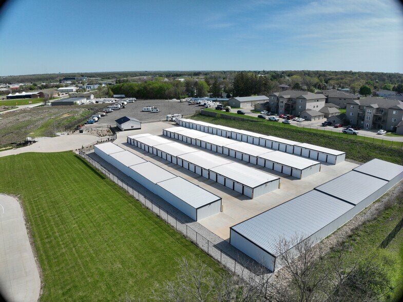 3556 Marnie Ave, Waterloo, IA à vendre - Photo de l’immeuble – Image 3 sur 32