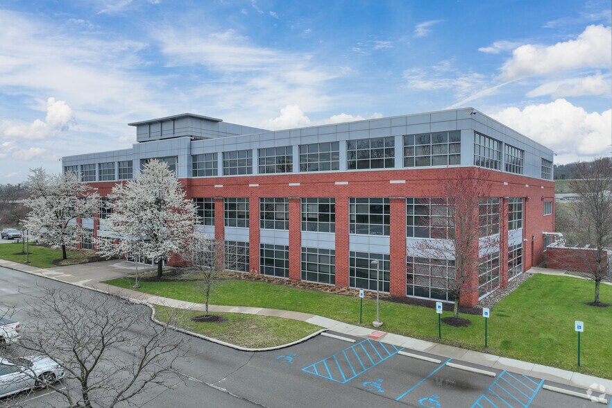 300 Allegheny Dr, Warrendale, PA à louer - Photo principale – Image 1 sur 10