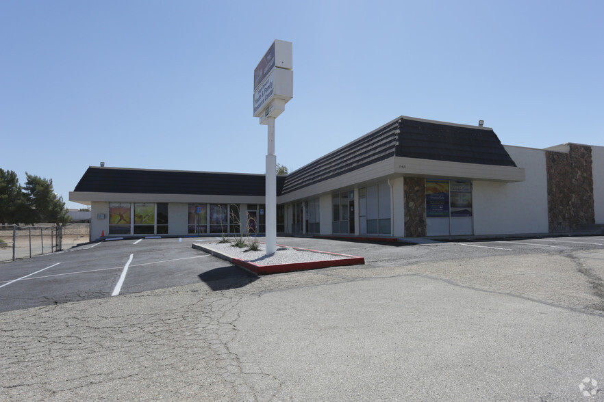 15421 Village Dr, Victorville, CA à louer - Photo principale – Image 1 sur 6