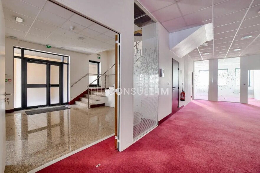 Bureau dans Courbevoie à vendre - Photo de l’immeuble – Image 2 sur 7