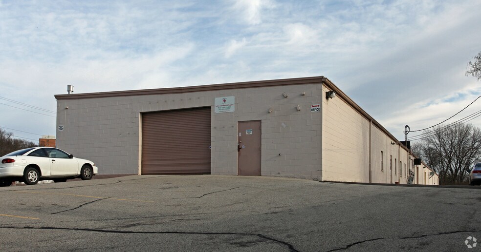 671 Wilmer Ave, Cincinnati, OH à louer - Photo de l’immeuble – Image 1 sur 3