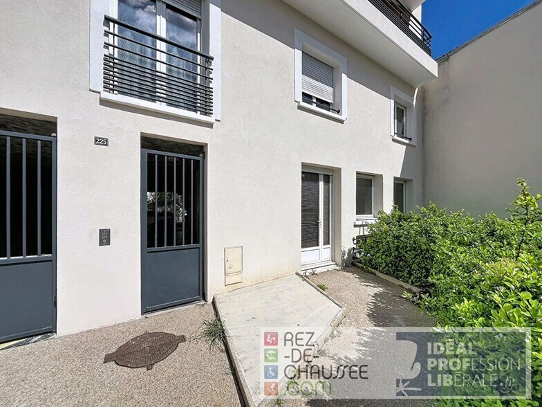 Bureau dans Nanterre à vendre - Photo de l’immeuble – Image 1 sur 17