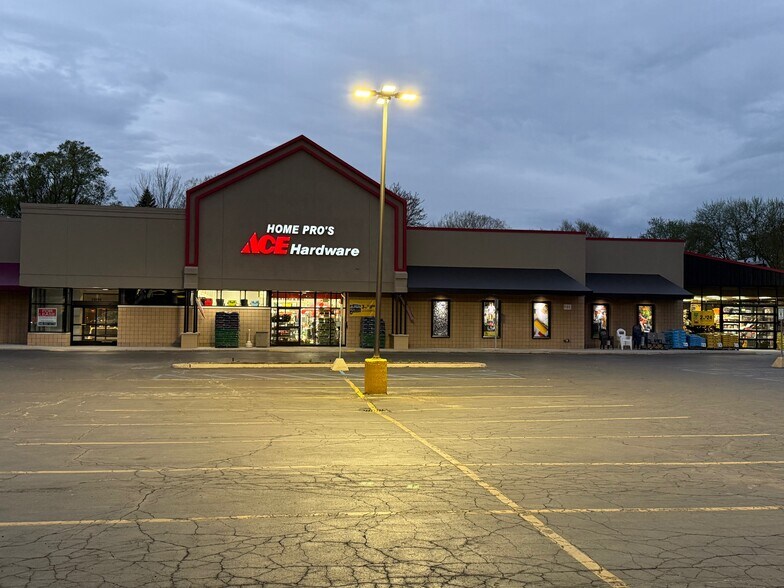 25990-26300 Crocker Blvd, Harrison Township, MI à louer - Photo de l’immeuble – Image 3 sur 4