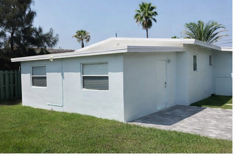 621 NE 3rd Ave, Delray Beach, FL à vendre - Photo de l’immeuble – Image 3 sur 6