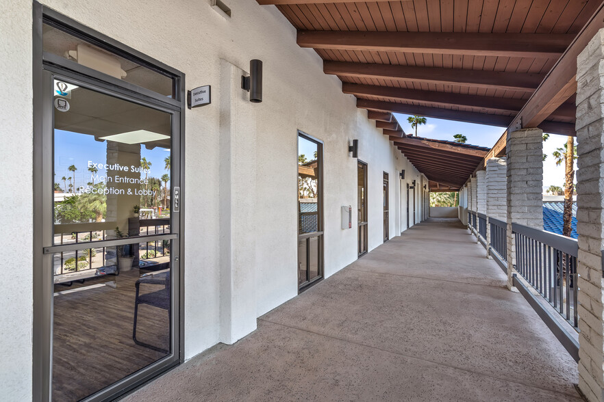 2825 E Tahquitz Canyon Way, Palm Springs, CA à louer - Photo de l’immeuble – Image 2 sur 7