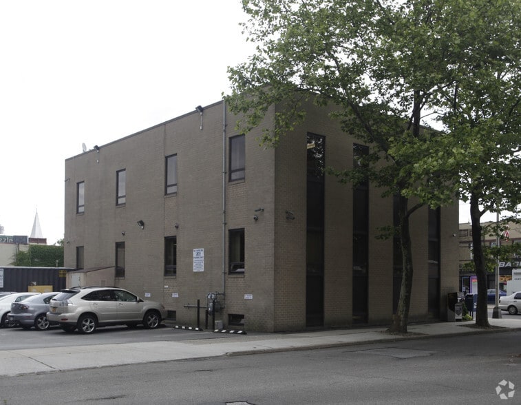 275 Jericho Tpke, Floral Park, NY à louer - Photo de l’immeuble – Image 2 sur 7