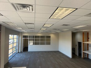 4275 Regency Dr, Greensboro, NC à louer Photo intérieure– Image 2 sur 9