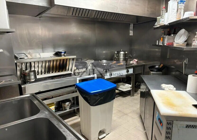 Local commercial dans Vincennes à louer - Photo intérieure – Image 2 sur 2