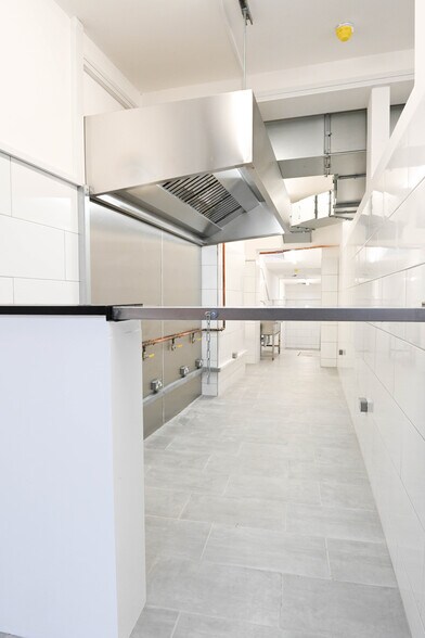 Acton Ln, Londres à louer - Photo de l’immeuble – Image 3 sur 7