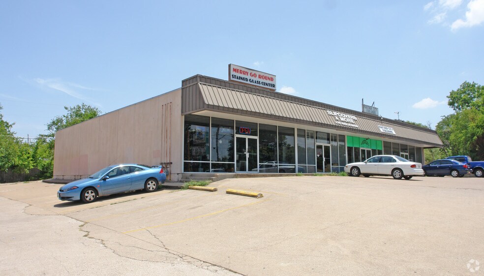 Fort Worth University Plaza Portfolio portefeuille de 4 biens à vendre sur LoopNet.fr - Photo de l’immeuble – Image 2 sur 4