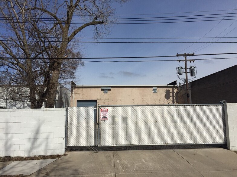 964 E 10 Mile Rd, Hazel Park, MI à louer - Photo de l’immeuble – Image 3 sur 9