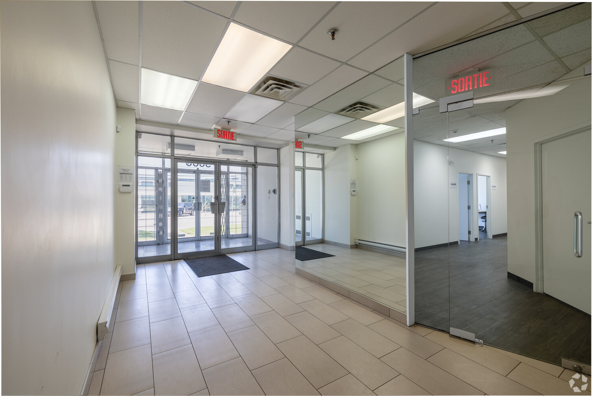 5600-5620 Rue Ferrier, Mt Royal, QC à louer Photo intérieure– Image 1 sur 8