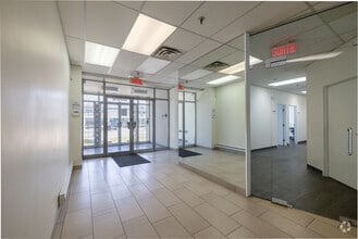 5600-5620 Rue Ferrier, Mt Royal, QC à louer Photo intérieure– Image 1 sur 8