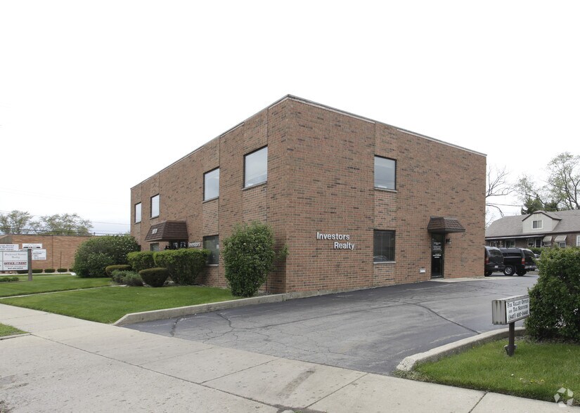 1070 Larkin Ave, Elgin, IL à vendre - Photo de l’immeuble – Image 2 sur 2