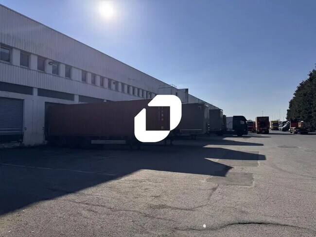 Plus de détails pour 456 Rue De La Louvière, Fretin - Industriel/Logistique à louer