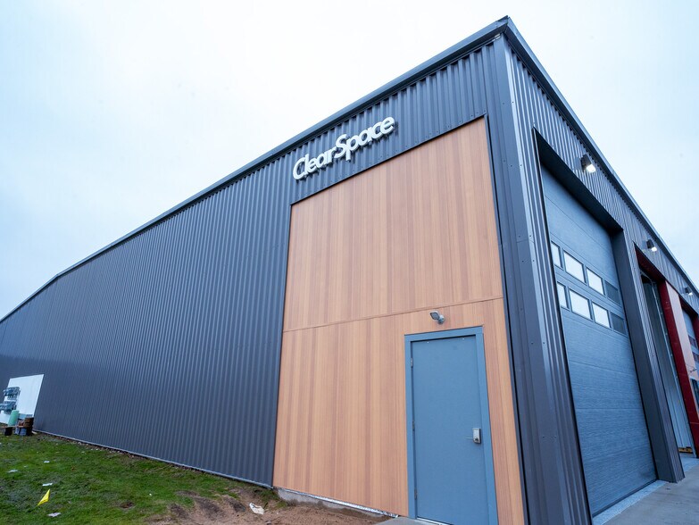 1009 Conrad Industrial Dr, Ludington, MI à vendre - Photo de l’immeuble – Image 1 sur 7